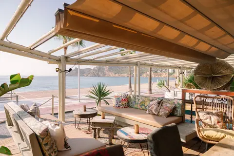 Zero Zero, Albir