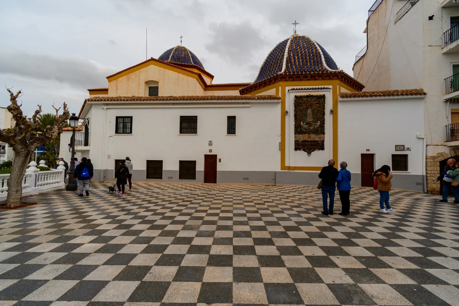 Plaça del Castell and the church