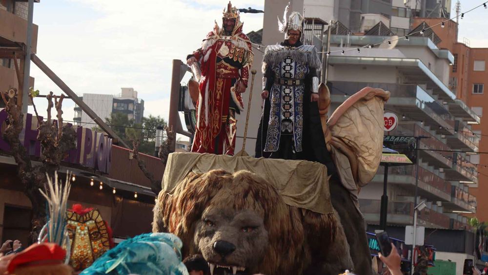 Warriors in armour on a float with a giant lion, 2023