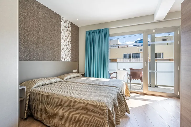 2Sleep: Bedroom, Bedroom with a balcony