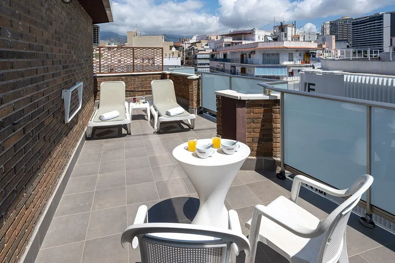 2Sleep: Terrace, Private terrace with table and loungers