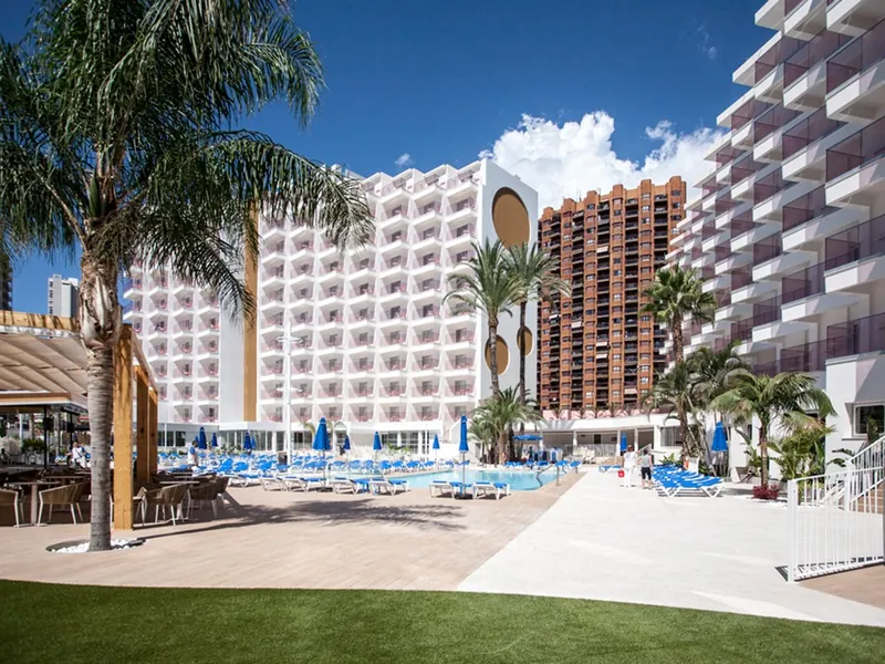 Ambassador Playa I: The pool, Pool and sunbeds between the two Ambassador blocks
