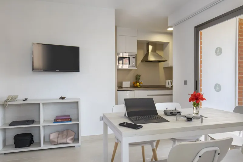 Levante Lux: Kitchen and dining, Dining table, wall TV and fitted kitchenette