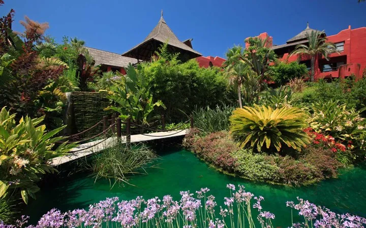 Asia Gardens: Tropical gardens, Bridges, ponds and Thai pavilions