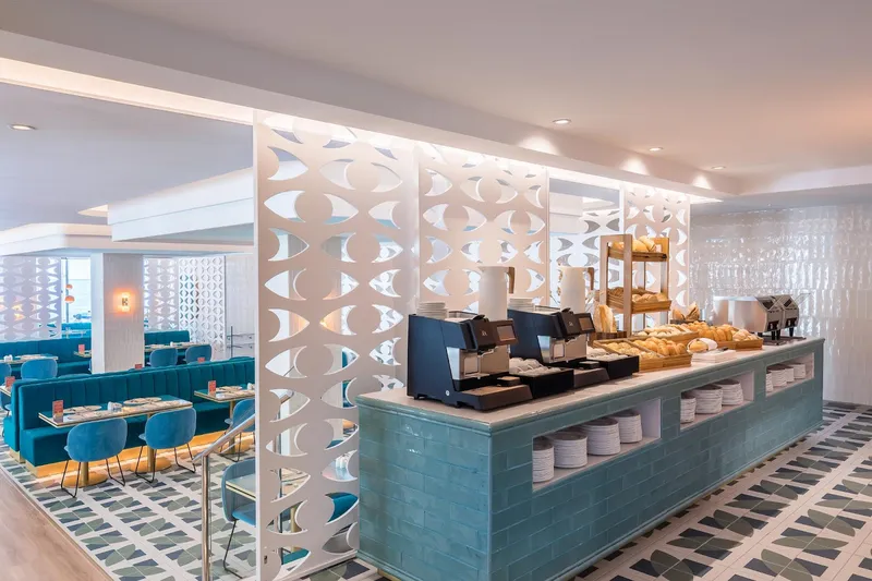 Barceló Beach: Breakfast buffet, Coffee machines and pastries on a tiled buffet counter