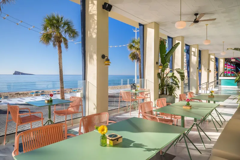 Barceló Beach: Terrace restaurant, Sea-facing terrace with tables, palms and Benidorm Island in view