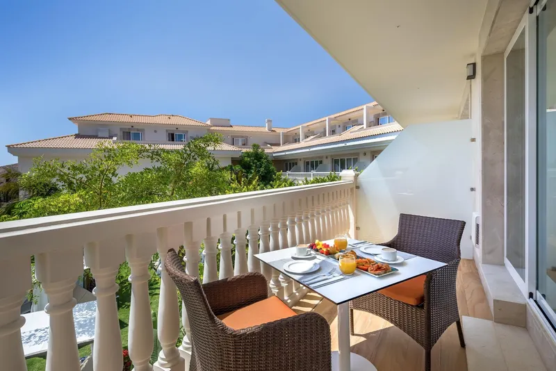 La Nucía Hills: Room terrace, Balcony with breakfast table over the gardens