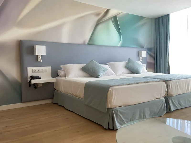 BCL Levante Club: Twin room, Twin beds with grey headboard and wall reading lights
