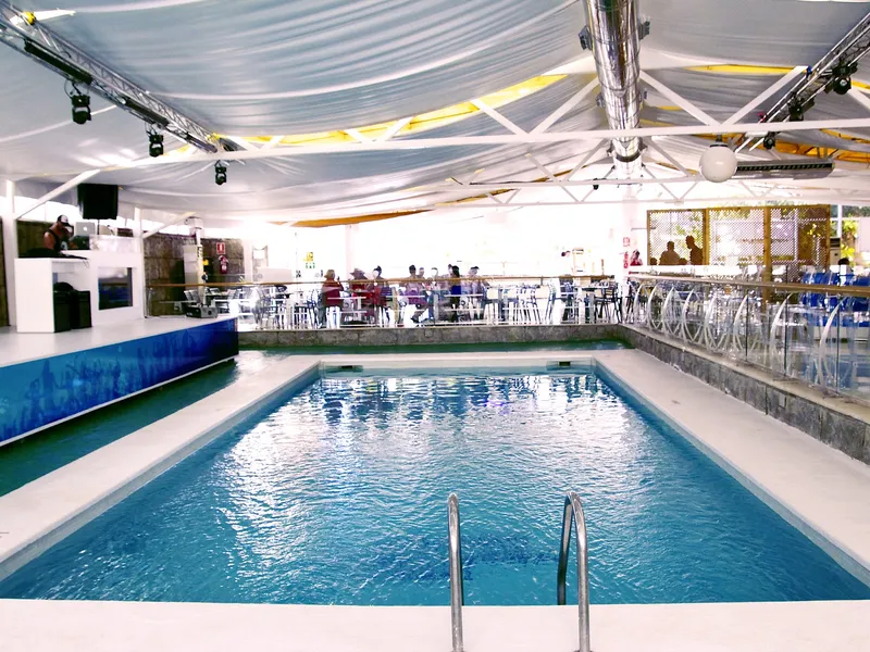 BC Music Resort: Covered pool, Pool under a canopy roof with tables alongside