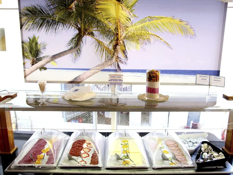 BC Music Resort: Buffet, Cold meats and cheese counter under a beach mural