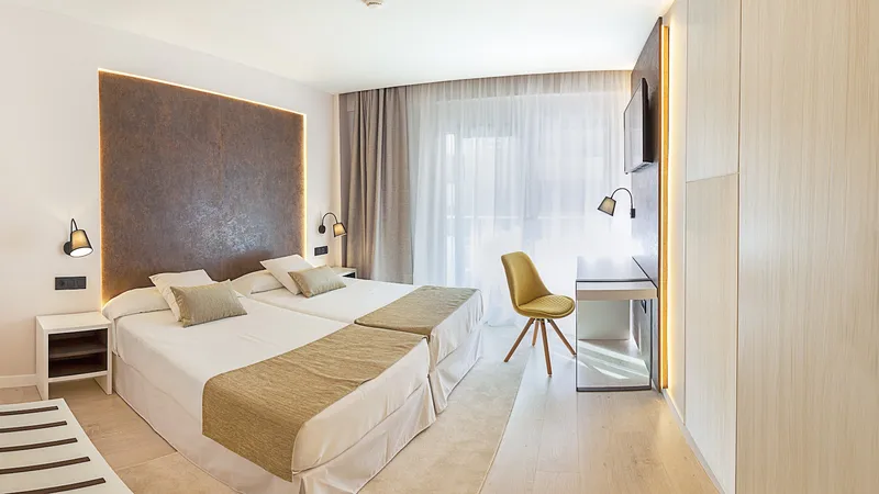 Benidorm Centre: Twin room, Two beds with lit headboard and yellow chair