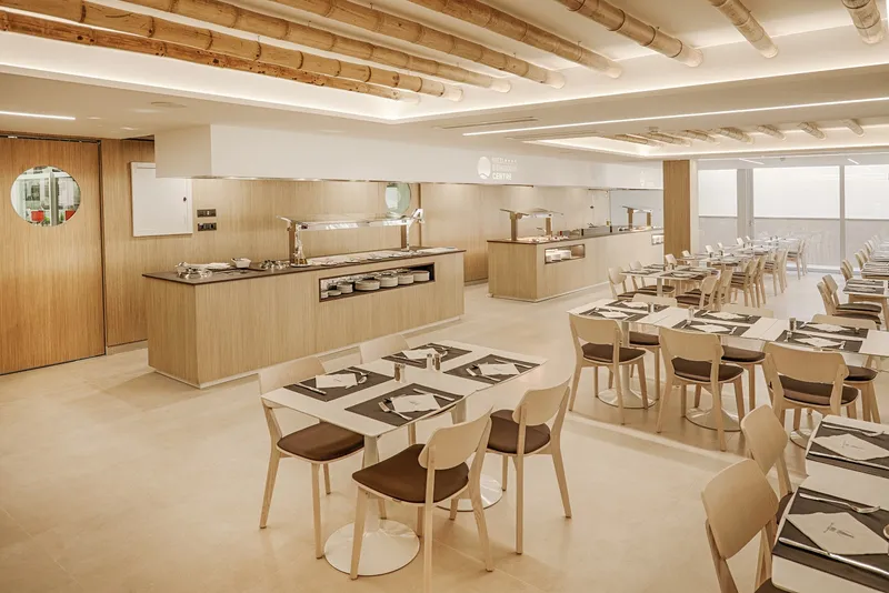 Benidorm Centre: Dining room, Buffet counters and laid tables