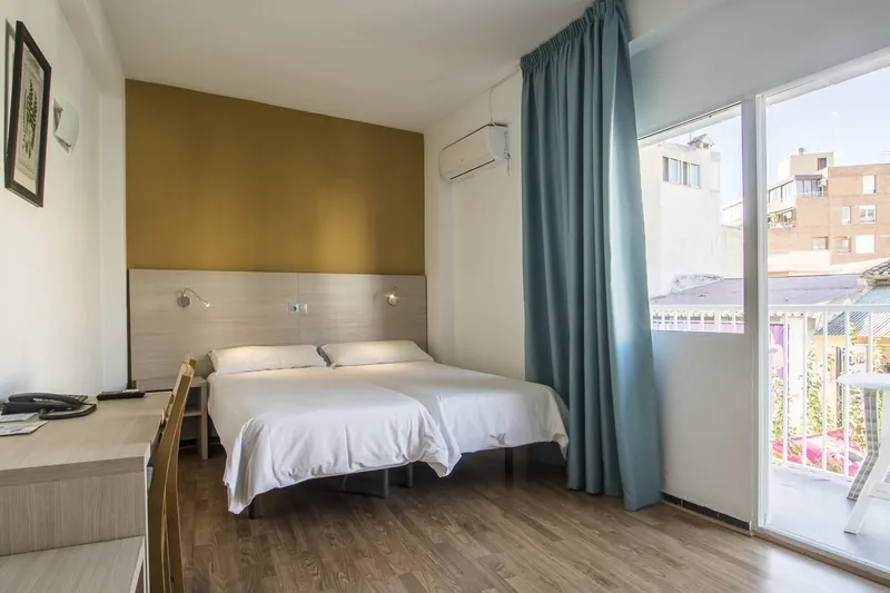 Hotel Olympia: Room with balcony, Twin room with a balcony door