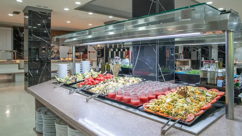 Benidorm East: Buffet, Salad buffet