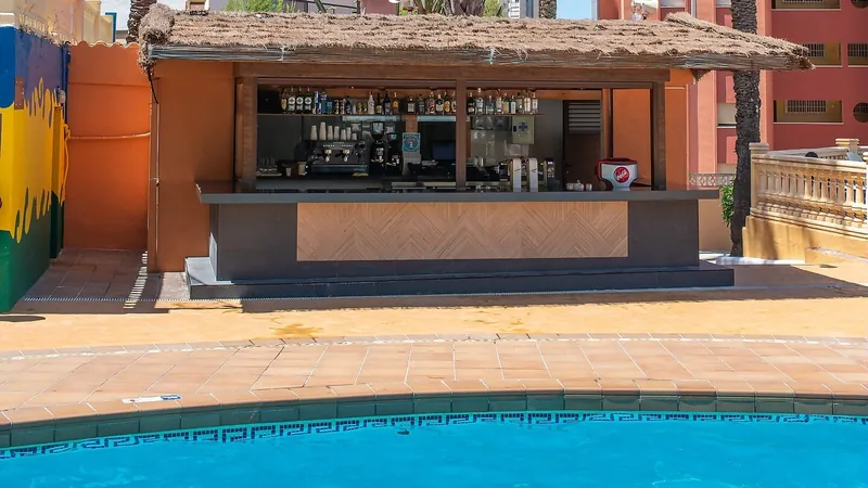 Benidorm East: Pool bar, Pool bar kiosk
