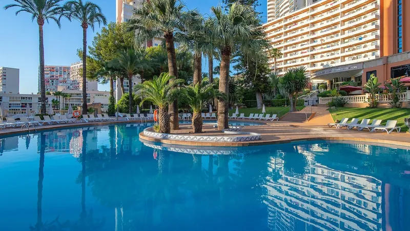Benidorm East: Pool garden, Pool island and palms