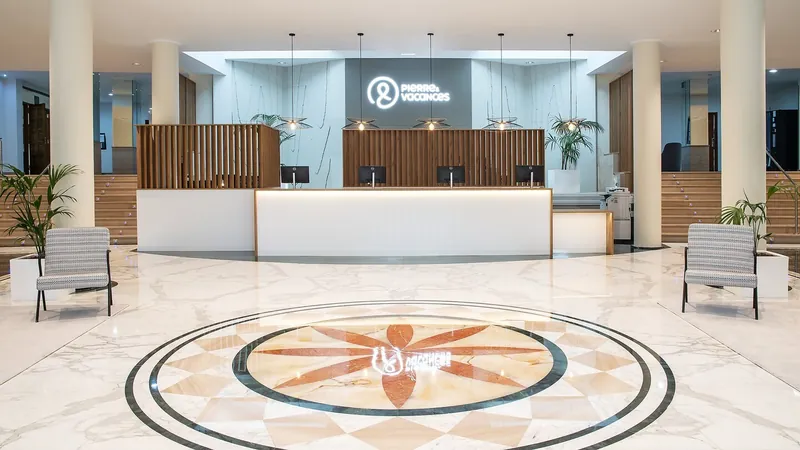 Benidorm East: Reception, Reception hall