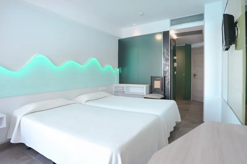 Benikaktus: Twin room, Twin beds with a lit wave feature on the wall