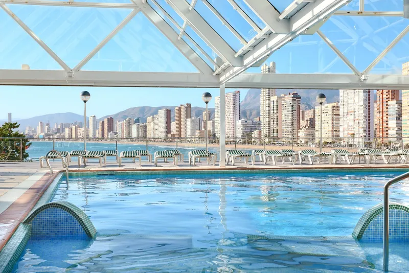Benikaktus: Pool, Pool with loungers and a wide view of the Benidorm skyline
