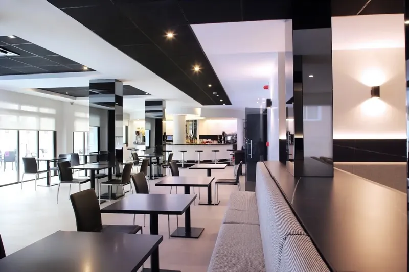Hotel Brasil: Lounge bar, Lounge and bar area