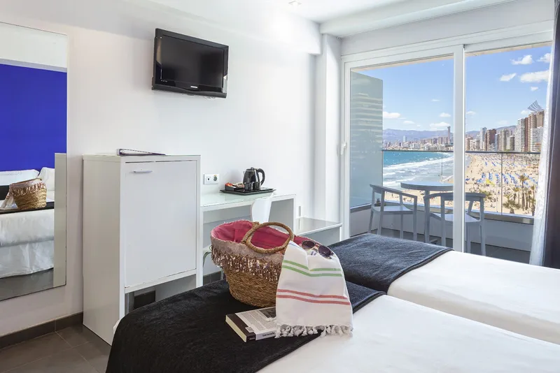 Brisa: Twin room, Twin room with balcony and beach view