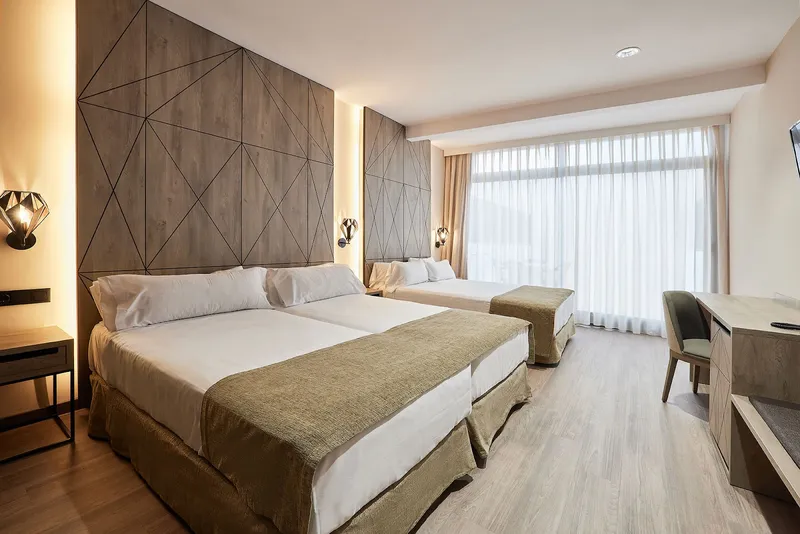 Bristol: Twin room, Two beds, wooden headboard and desk by the window