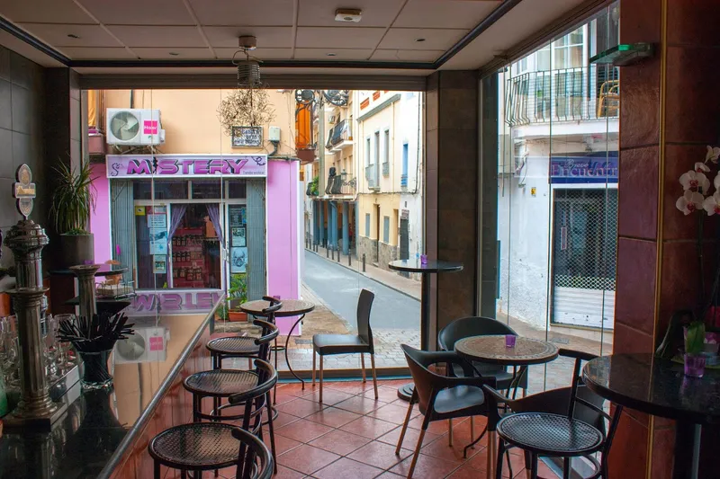 Casa Don Juan: Café bar, Café tables and chairs with glass front onto the street