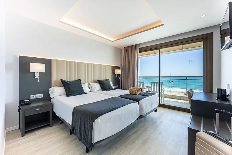 Hotel Cimbel: Premium room, Twin beds facing the sea