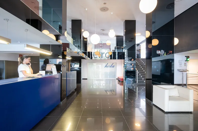 Belroy: Reception, Reception desk and white lobby with glossy floor