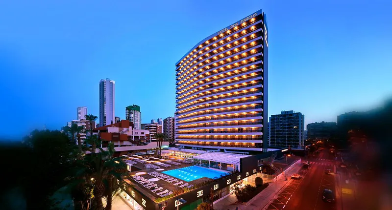 Don Pancho: The hotel at night, On Avenida del Mediterráneo, Levante
