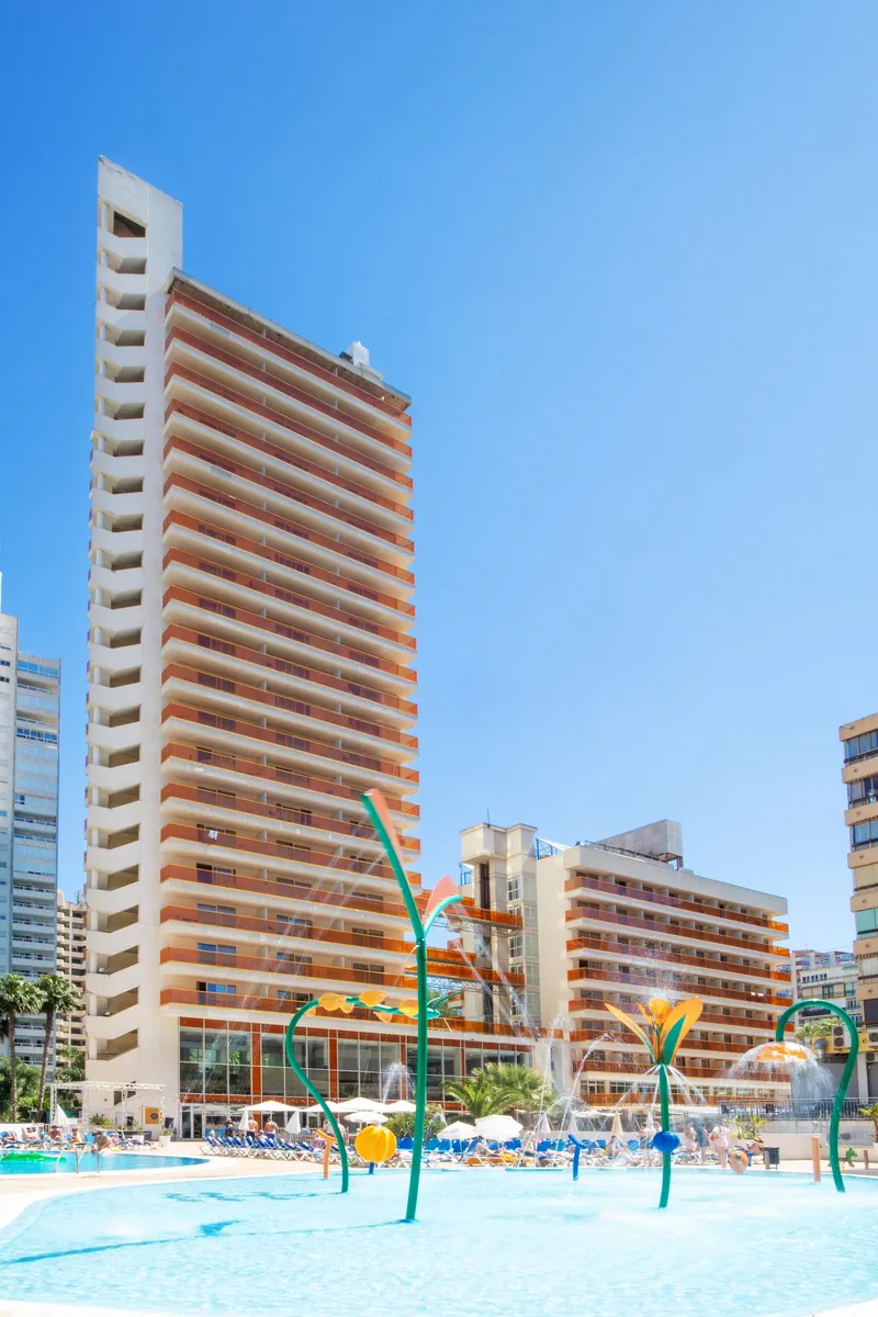 Dynastic: Pool and hotel, Shallow pool with water features below the hotel tower
