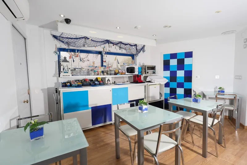 Fetiche: Breakfast room, Small breakfast room with glass tables