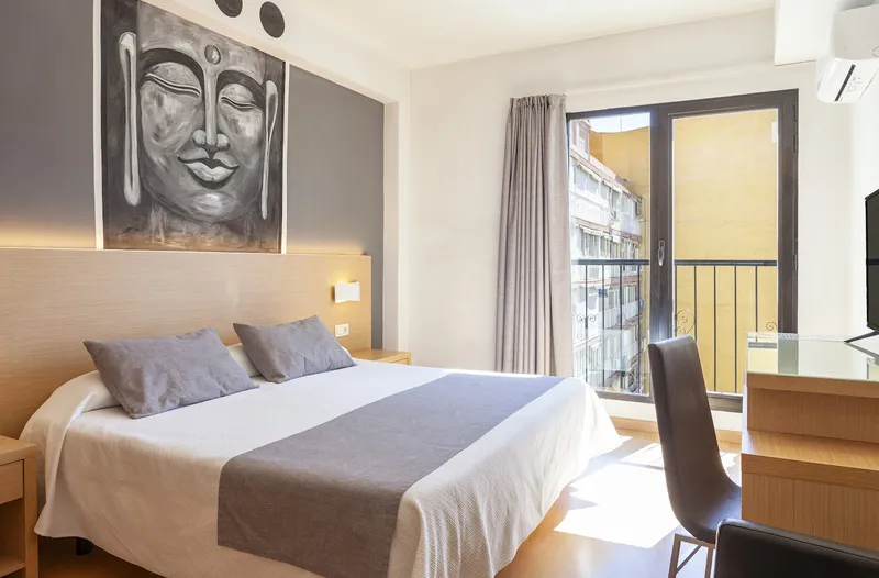 Golden: Double room, Double bed with Buddha artwork and balcony doors
