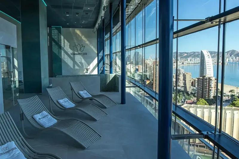 Gran Hotel Bali: Spa loungers, Loungers by the spa windows