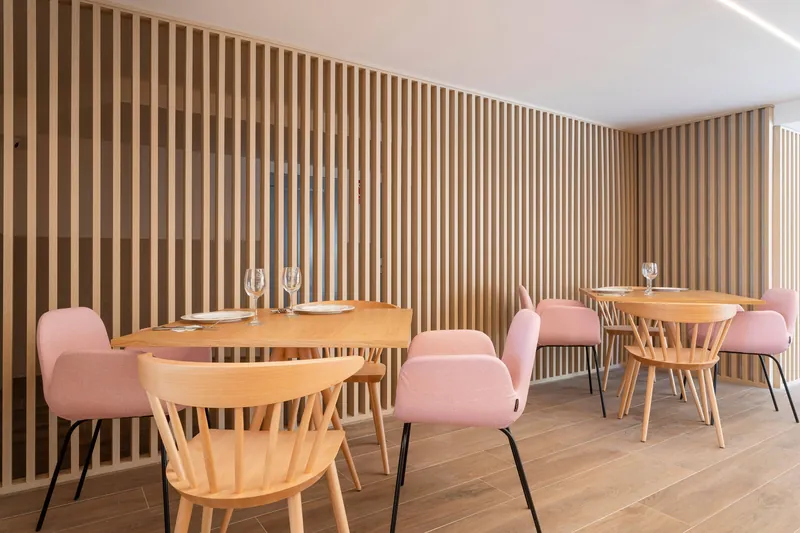 Halley Hotel: Dining room, Dining tables