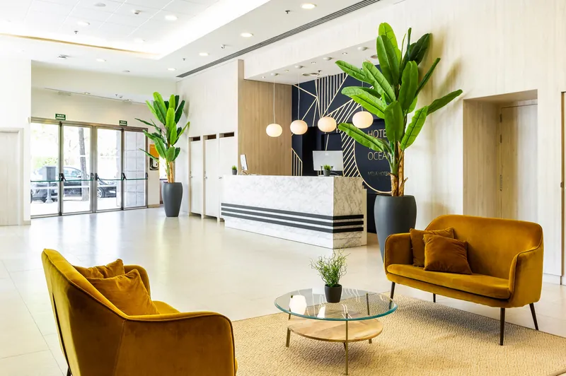 Halley Hotel: Lobby, Reception and lobby seating