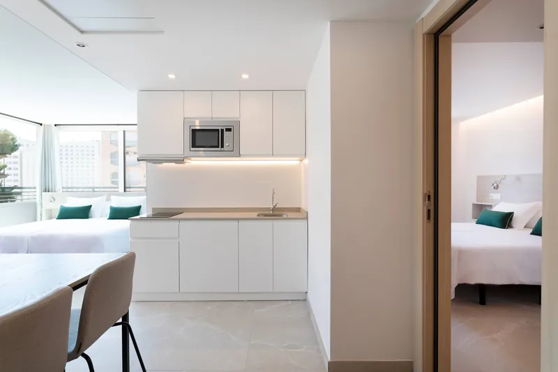 Halley Hotel: Apartment, Kitchenette and bedroom