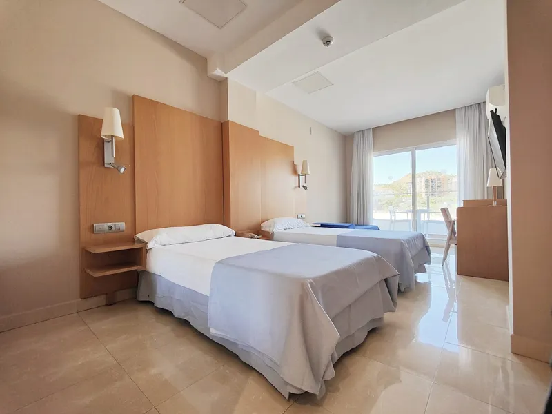 La Cala: Twin room, Twin beds with wooden headboard and balcony