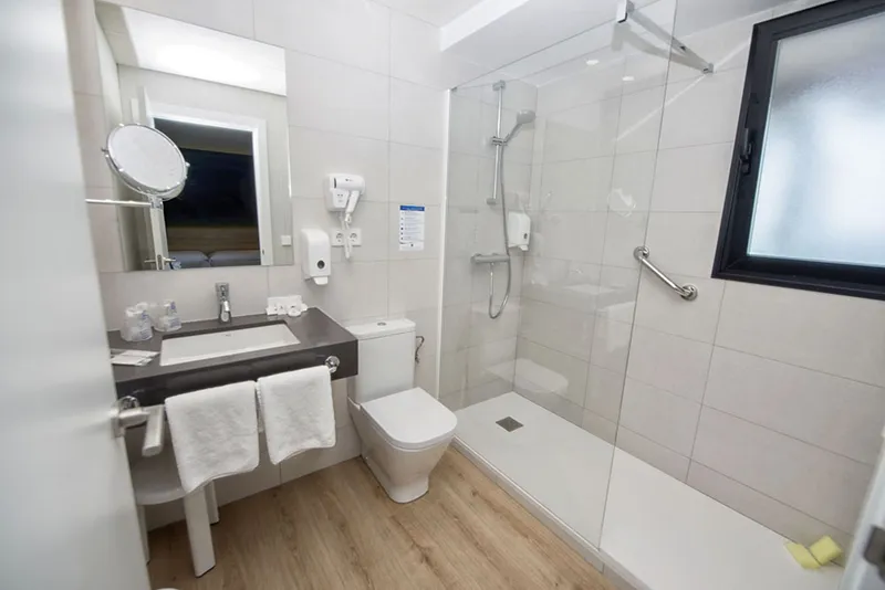 Montemar: Bathroom, Walk-in shower, basin with mirror and grab rail