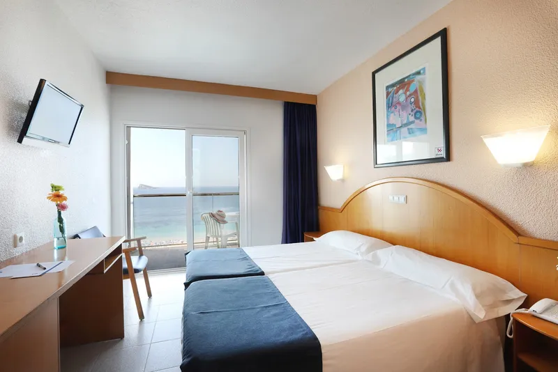 Poseidón Playa: Sea-view room, Twin room with balcony doors facing the sea