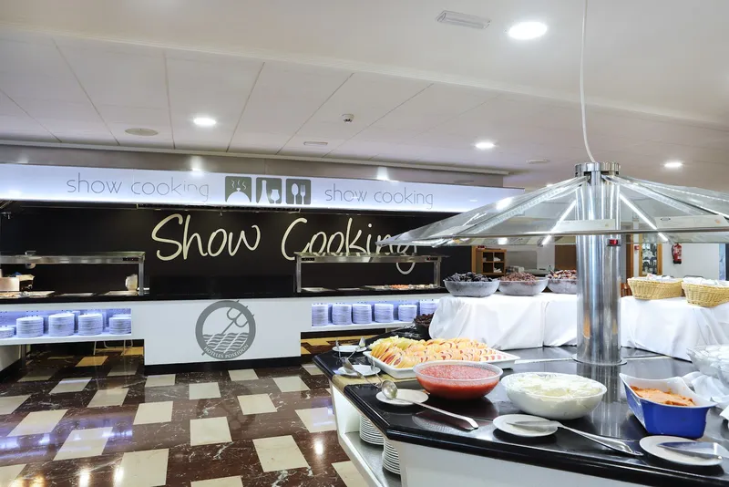 Poseidón Playa: Show cooking, Show-cooking counter and buffet stations