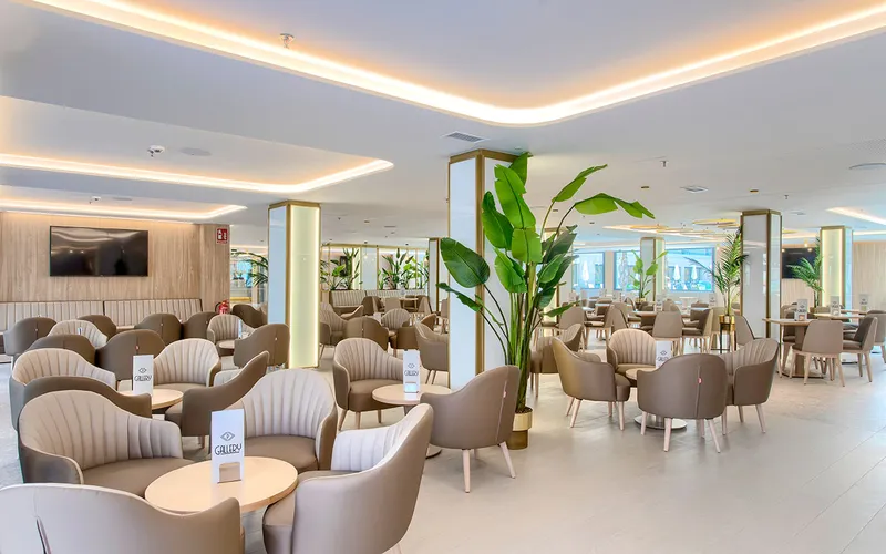 Presidente: Lounge bar, Open 09:00 to 01:00