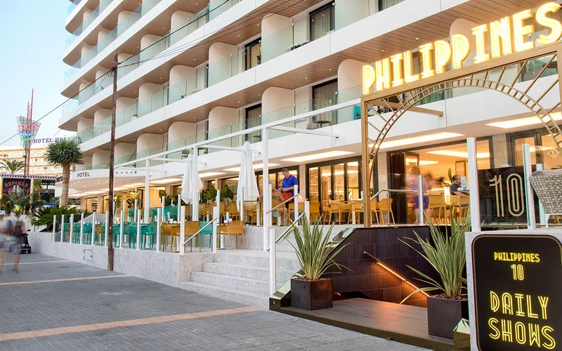 Presidente: Philippines 10, The show bar at the front of the hotel