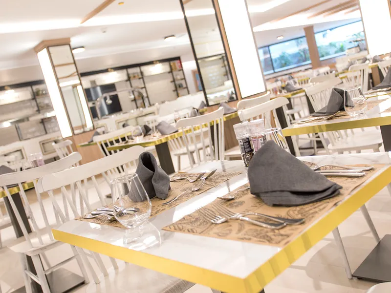 Presidente: The restaurant, Buffet breakfast and dinner
