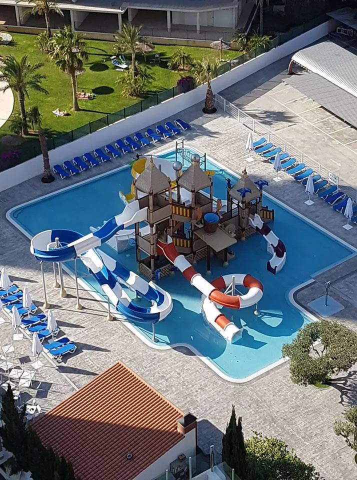 Rosamar: Water park, Pool with slides and loungers from above