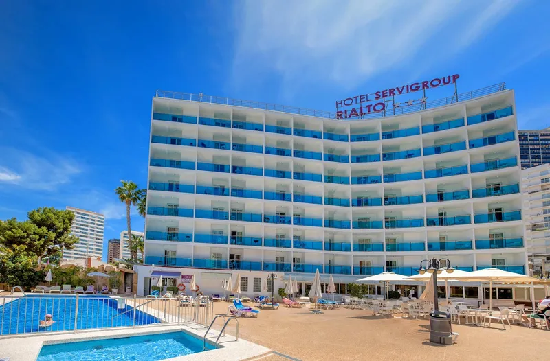 Rialto: The hotel, Hotel building with pool and terrace parasols