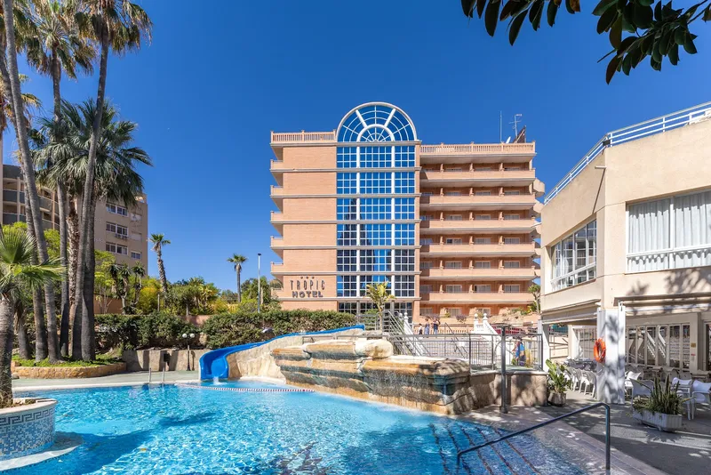 Tropic Relax: Pool, Pool with waterslide and rock features in front of the hotel