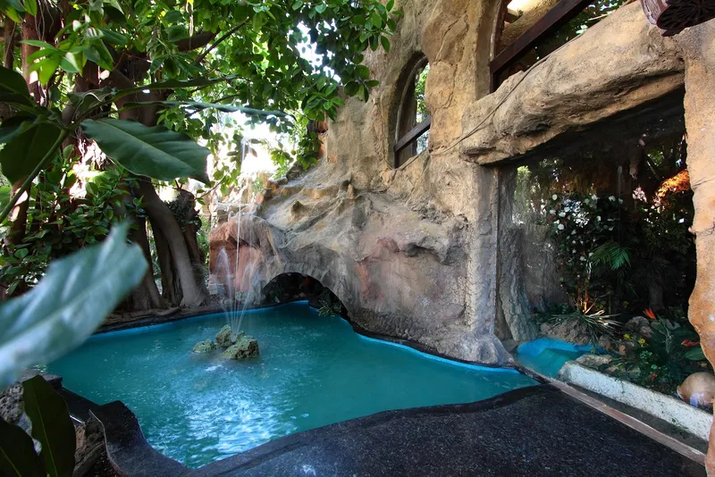 Aqua Rock Gardens: Grotto pool, Small pool with rock grotto and plants