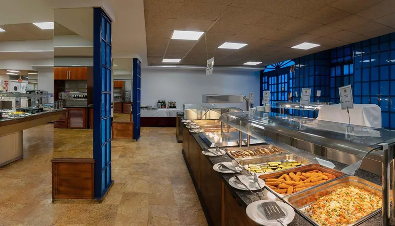 Magic Cristal Park: Buffet, Hot dishes on the buffet counter