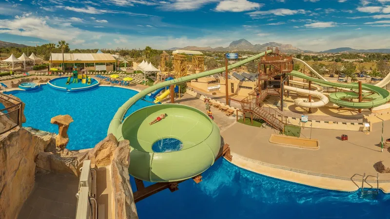 Magic Robin Hood: Water park, Pools and water slides with mountains behind